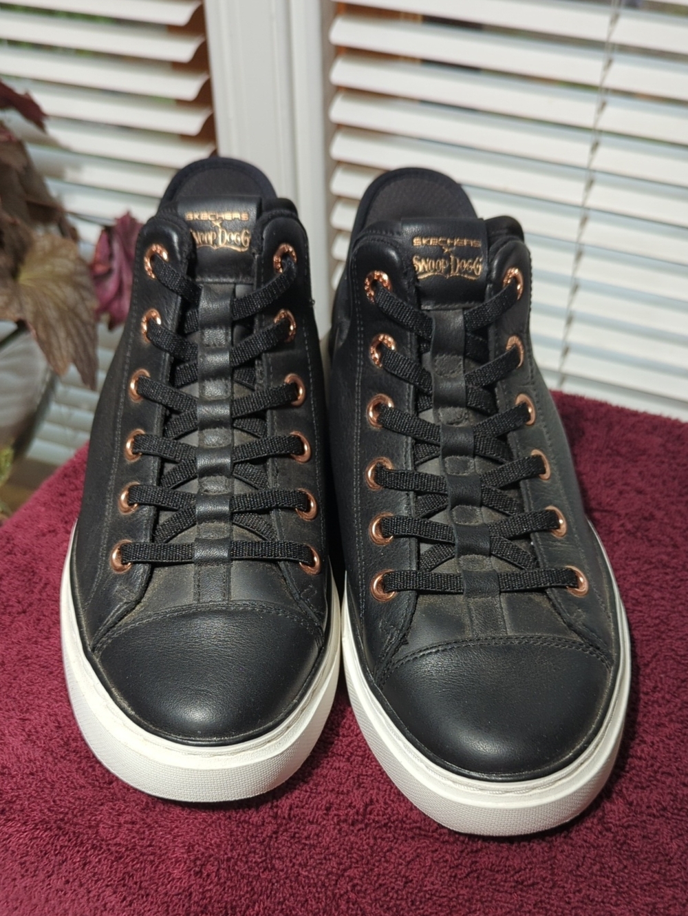 Skechers Snoop Dog  Black  Low-Top Slip On Sneakers with Rose Gold Eyelets Women